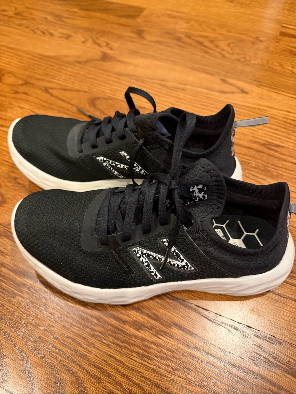 New Balance Black and White Women’s Sneaker size 6
